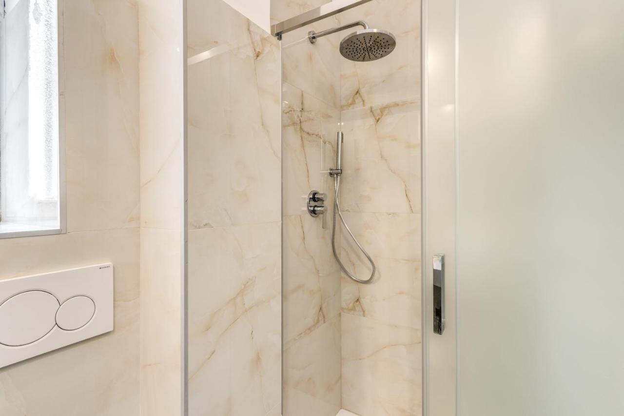 Nala Luxury Apartment With Terrace Rome Bagian luar foto